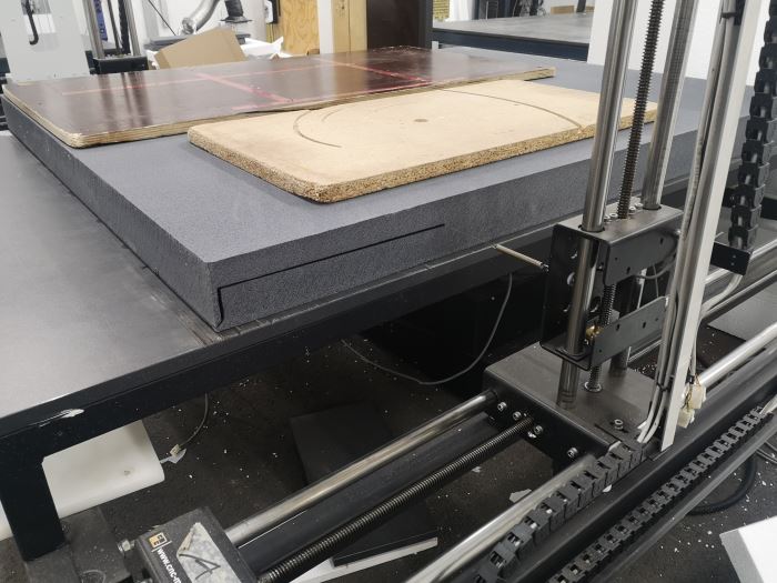 Formation de vagues sur une surface XPS après découpe fil chaud
