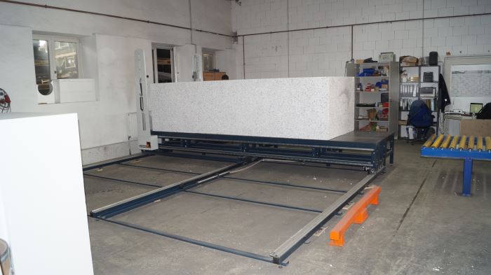 CUT3500SV avec table de machine variable et longs rails