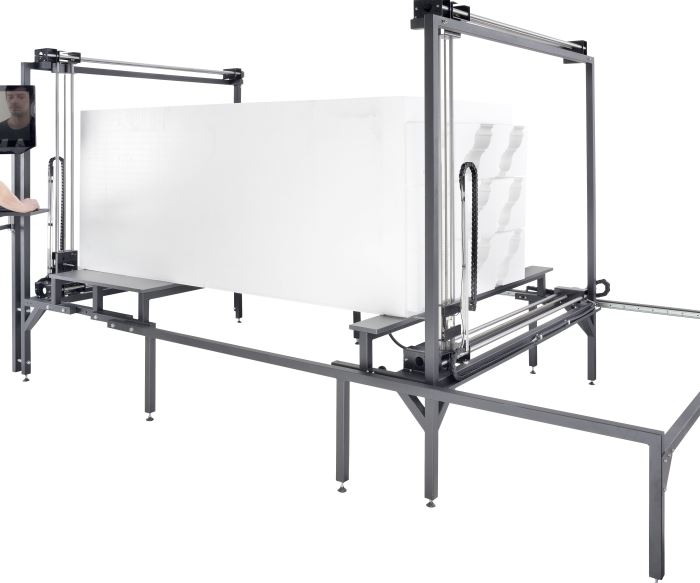 CUT2500S avec table de machine variable pour EPS et XPS