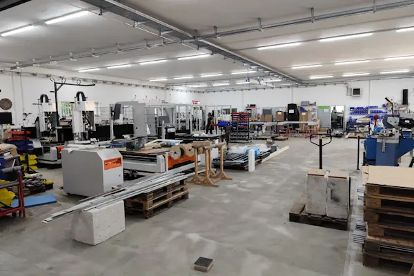 Atelier de production de cnc-multitool en 2025